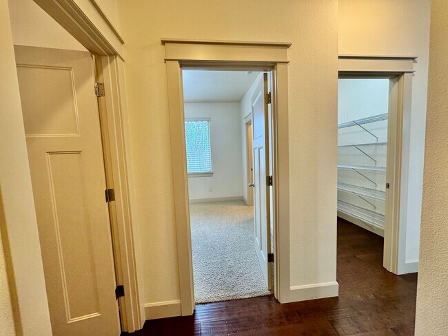 Building Photo - COMING SOON INQUIRE WITHIN- Beautiful 5 bdrm  and master on the main Home in Lacamas Meadows subd...