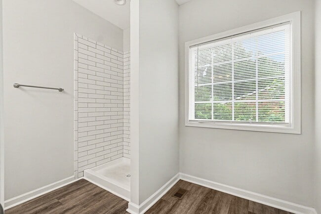 Building Photo - 324 N Milford Dr
