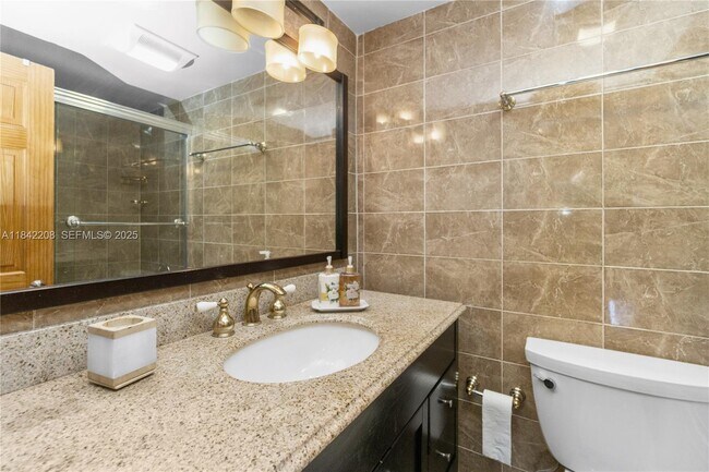 Building Photo - 100 Lincoln Rd