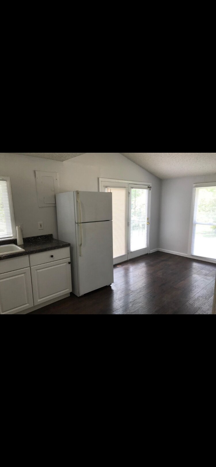 Building Photo - 1926 Summit Dr