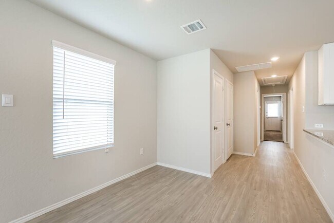 Building Photo - 4224 Southton Lk