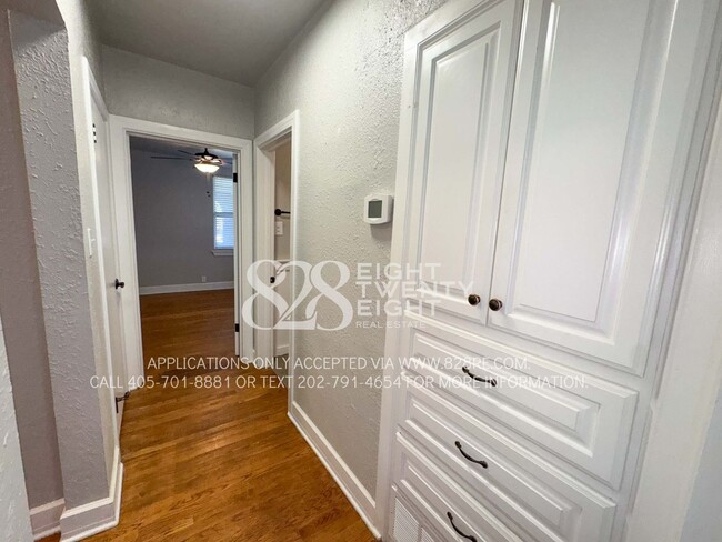 Building Photo - Updated 2 Bed/1.5 Bath Historic Property L...