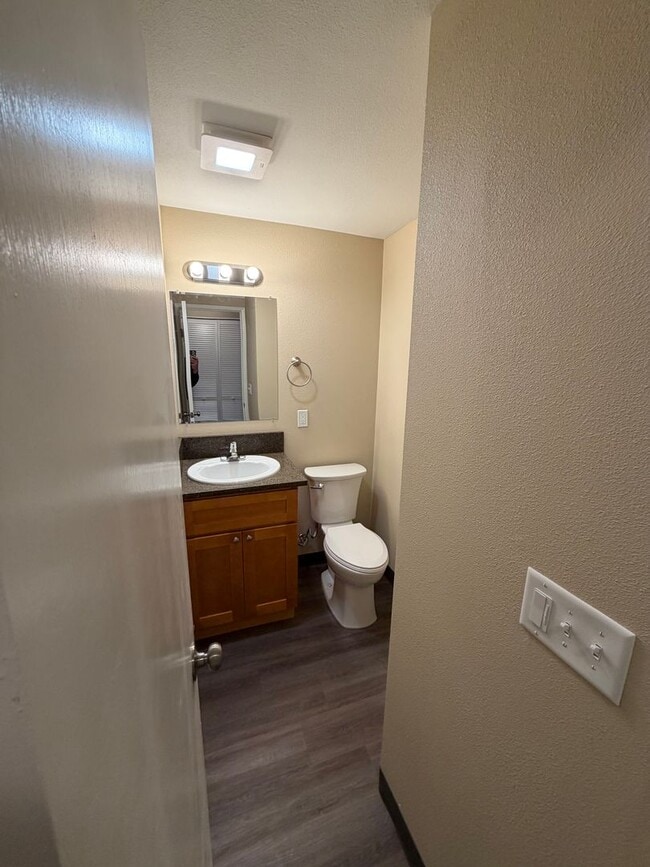 Building Photo - Sunnyside Duplex