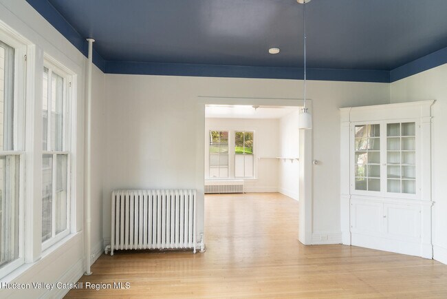 Building Photo - 267 Main St