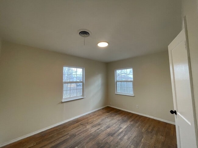 Building Photo - Updated 3/1.5 in Gables Neighborhood