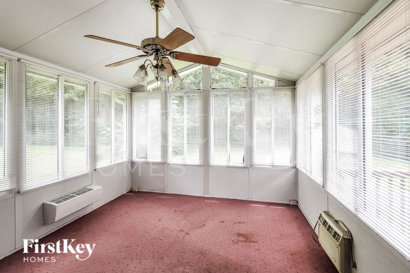 Building Photo - 2144 Moon Dr SW