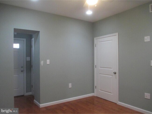 Building Photo - 1239 N 28th St