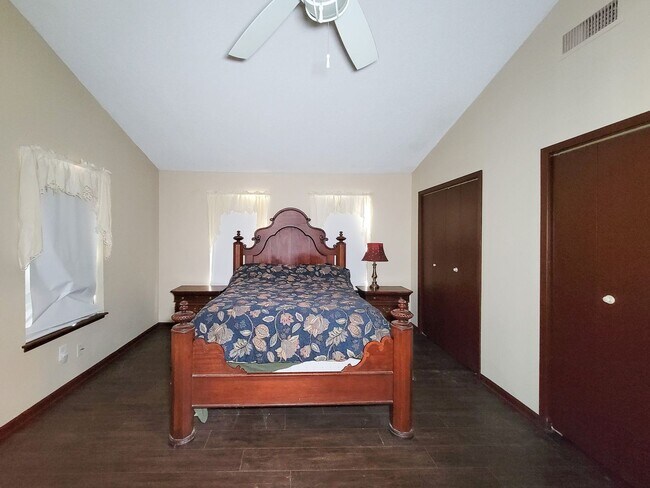 Building Photo - Extremely well maintained home. The second...