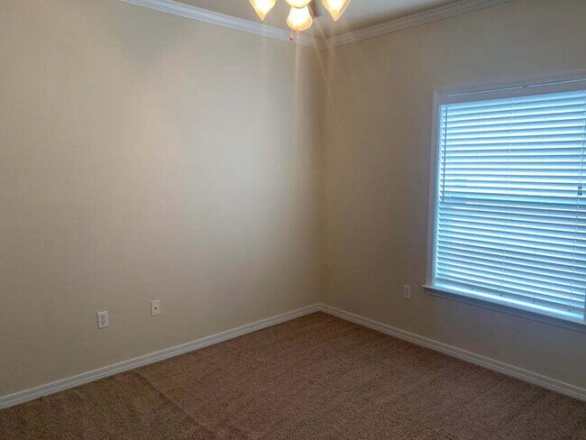 Building Photo - "Spacious 3-Bedroom Townhouse Retreat in Fort Walton Beach!"