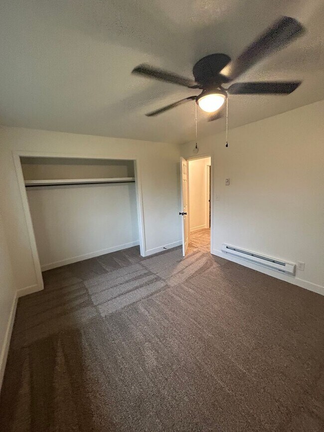 Building Photo - 236 S 200 E