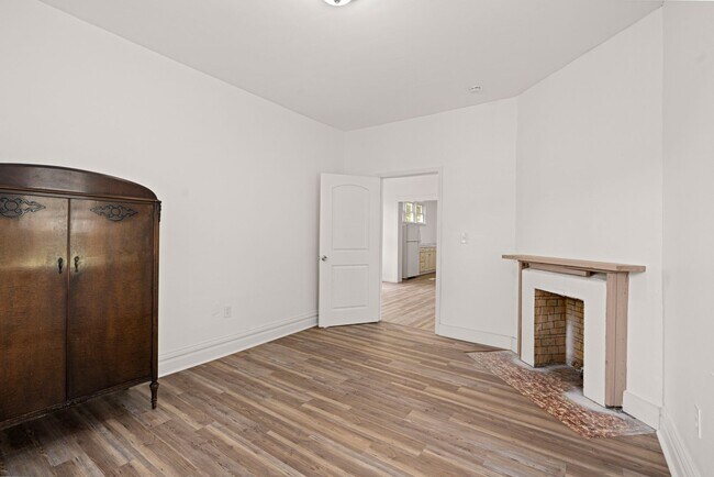 Building Photo - Stunning 4 bedroom home in Perry South available now!