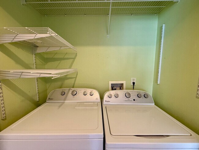Building Photo - 3 bedroom, 3 bath Luxury Living Along the ...