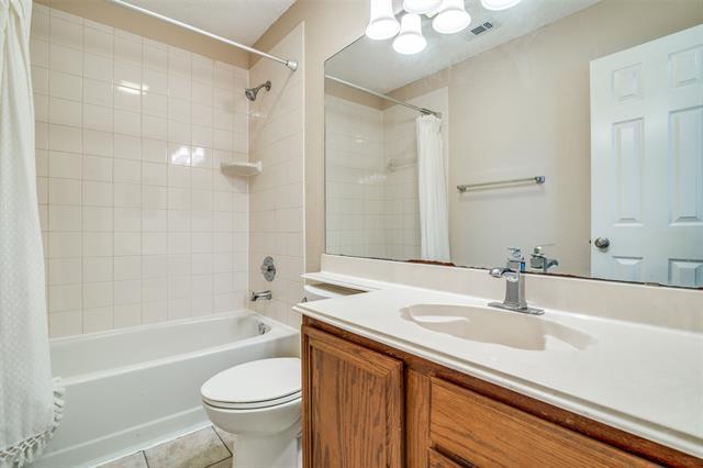 Building Photo - 1802 Elm Creek Dr