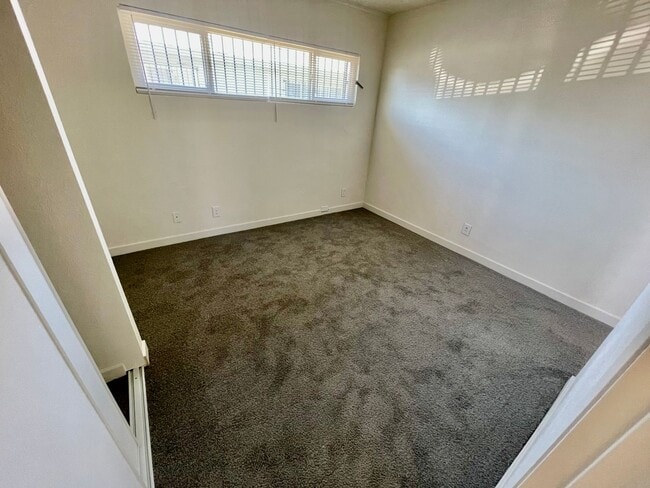 Building Photo - 397 N 15th St