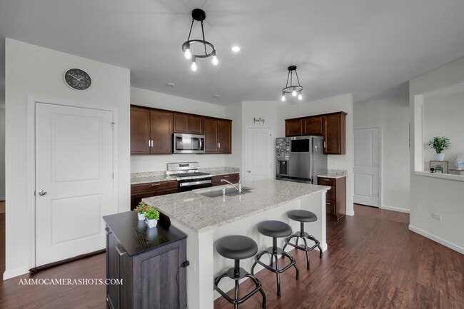 Building Photo - 1398 Kessler Dr