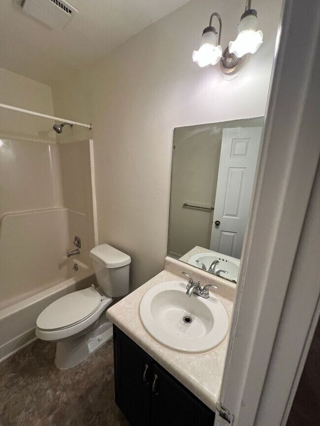 Building Photo - Cozy 2-Bedroom, 2-Bath Second-Floor Unit