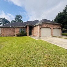 Building Photo - Spacious Duplex Now Available in Orange, TX!