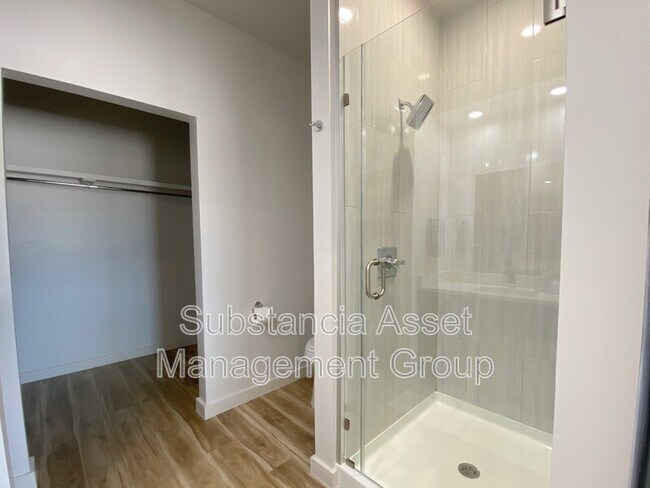 Building Photo - 1683 Midtown Pl