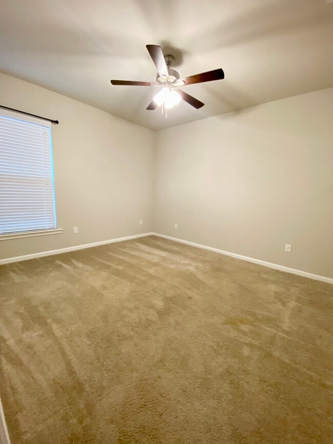 Building Photo - 503 Elwick Dr