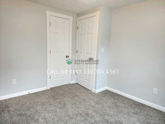 Building Photo - 157 Elm St NE