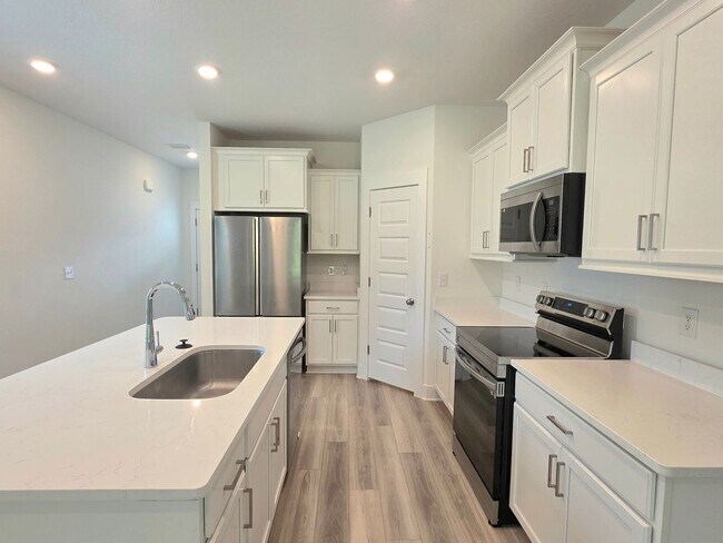 Building Photo - Spacious 2 Story Home - Saddle Ridge
