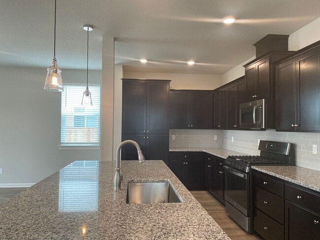 Building Photo - 4 Bed 2.5 Bath Home! Located near the Ridgefield Outdoor Recreation Center, equestrian facilities...