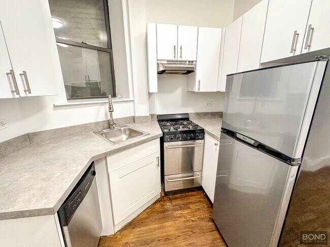 Building Photo - 228 E 89th St