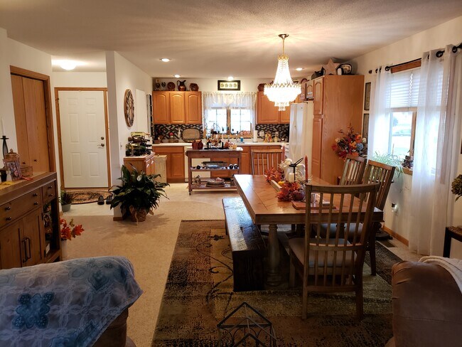 Building Photo - 1610 Upper Trentwood Cir NE