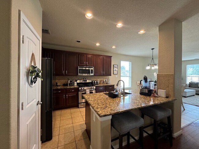 Building Photo - Texas Size Home!! Featuring over 2700 sq ft