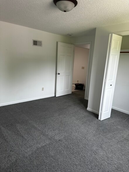 Building Photo - 527 Marie Ln