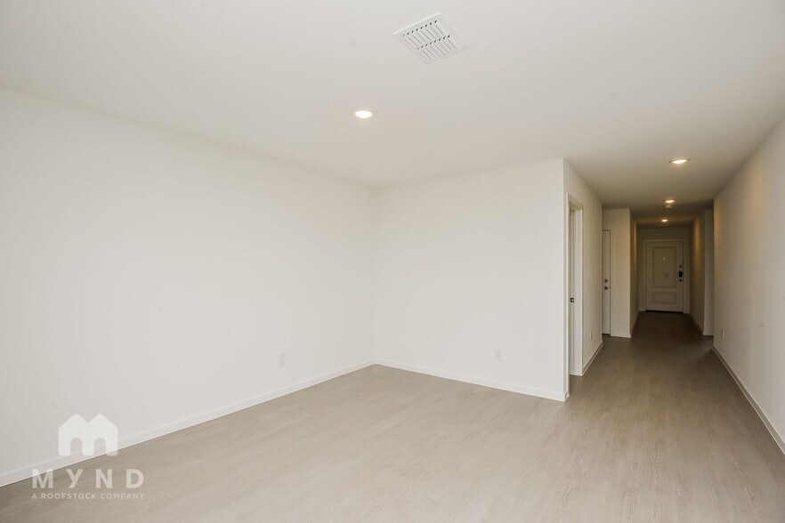 Building Photo - 2733 Mistwood Dr