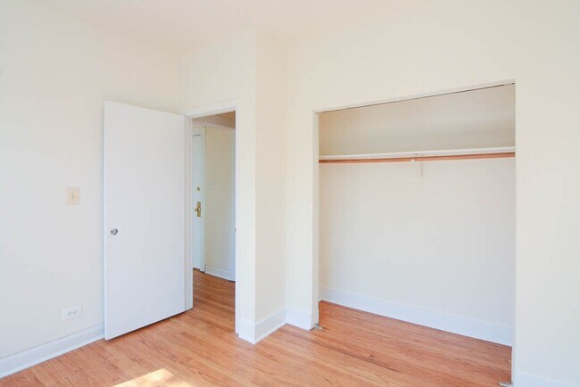 Building Photo - 1532 N Kedzie Ave