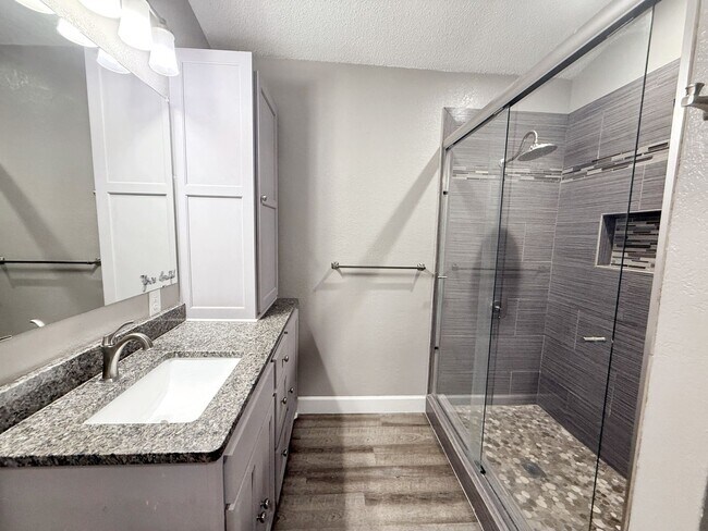 Building Photo - Comfortable 3-Bedroom Home for Lease in Ke...