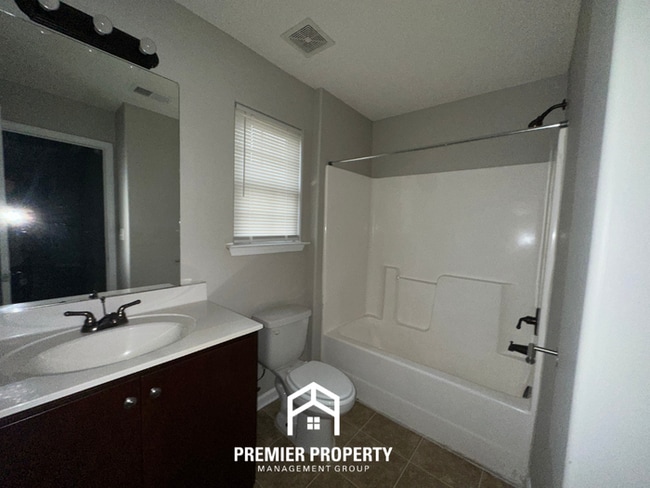 Building Photo - 2280 Southern Woods Dr