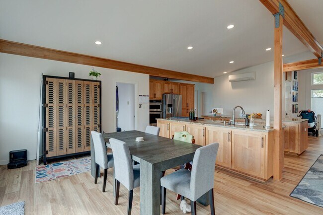 Building Photo - 3 Bedroom 2 Bath Home with a Wonderful View