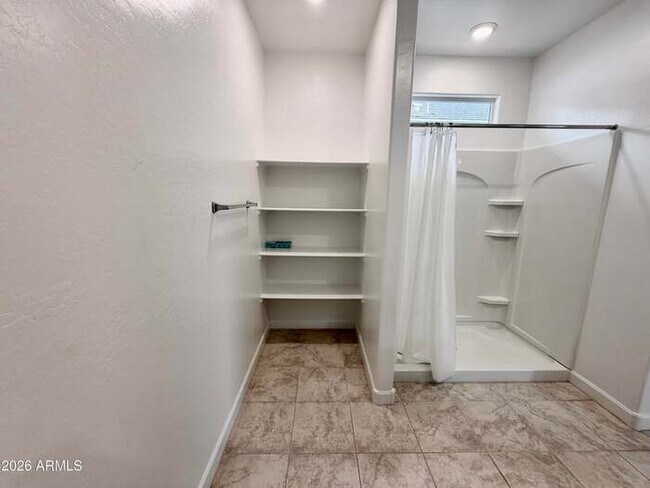 Building Photo - Beautiful 3-bedroom, 2-bath home in Entrada Del Oro (Newer DR Horton Home)!