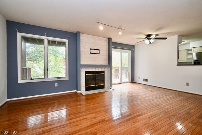 Building Photo - 32 Pine Hollow Ct
