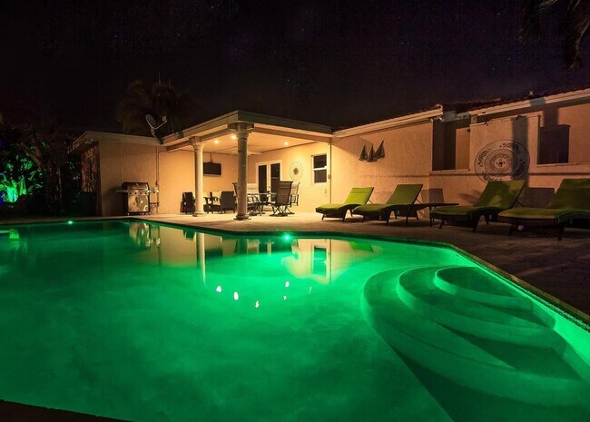 Building Photo - 433 SE 3rd Ter