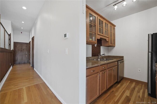 Building Photo - 1 Linden Pl