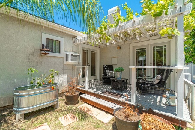 Building Photo - 3636 Gardenia Ave