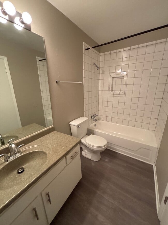 Building Photo - 1 BED 1 BATH CONDO AVAILABLE!