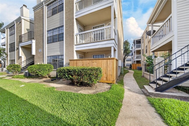 Building Photo - 2750 Holly Hall St