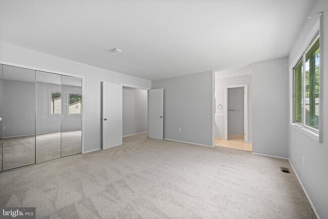 Building Photo - 225 Penny Ln