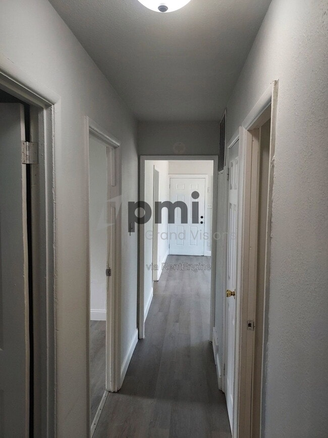 Building Photo - 801 Cantrell Heights St