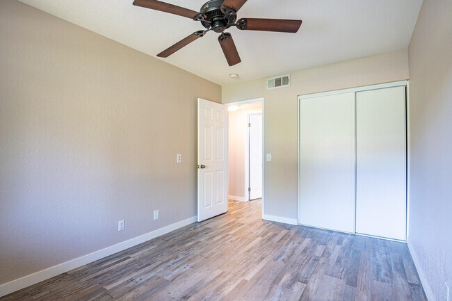 Building Photo - 448 Tava Ln