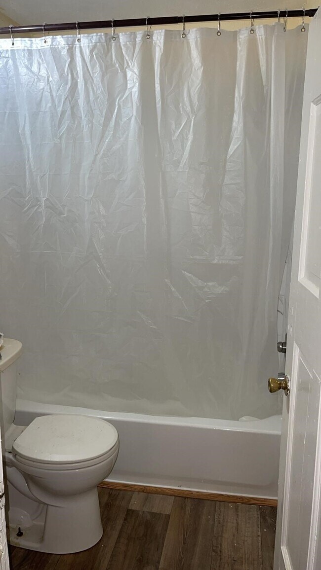 Building Photo - 2405 Franklin St