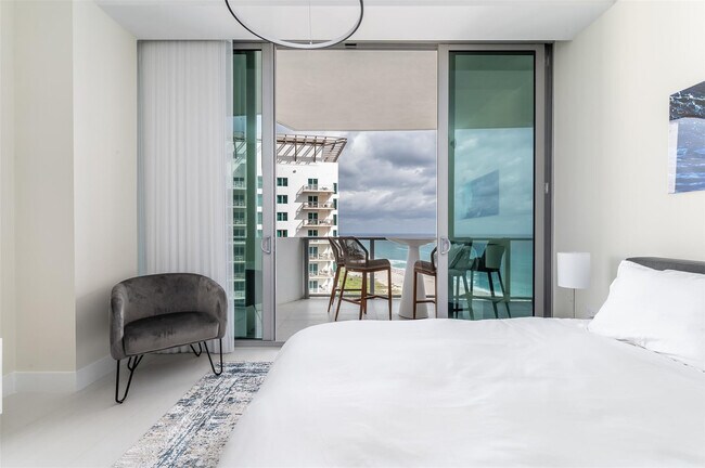 Building Photo - 3100 N Ocean Dr