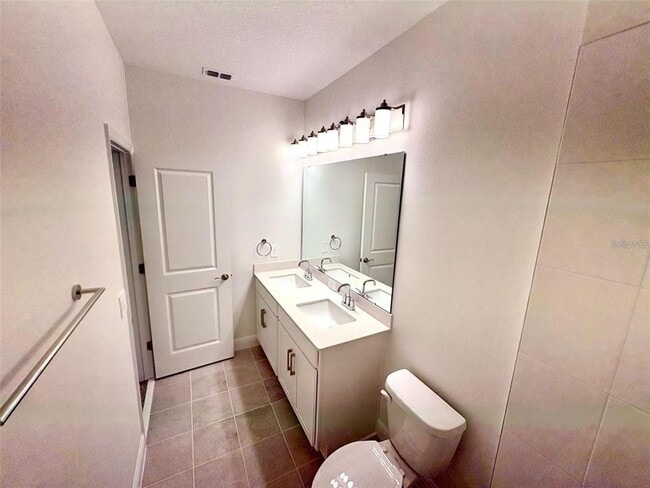 Building Photo - 5014 Railroad Vine Aly