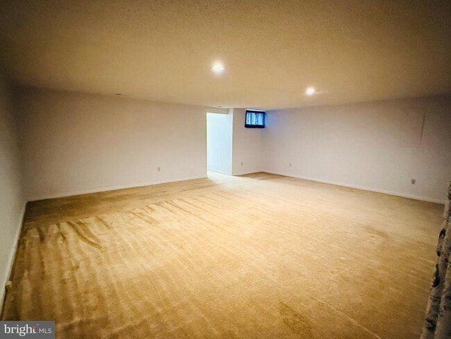 Building Photo - 835 Chanticleer