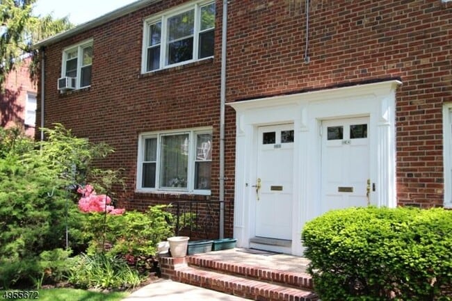 Building Photo - 151 E Palisade Ave